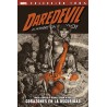 DAREDEVIL DE MARK WAID VOLUMES 1 Y 2 : LA SONRISA DEL DIABLO Y CORAZONES EN LA OSCURIDAD , COLECCION 100% MARVEL